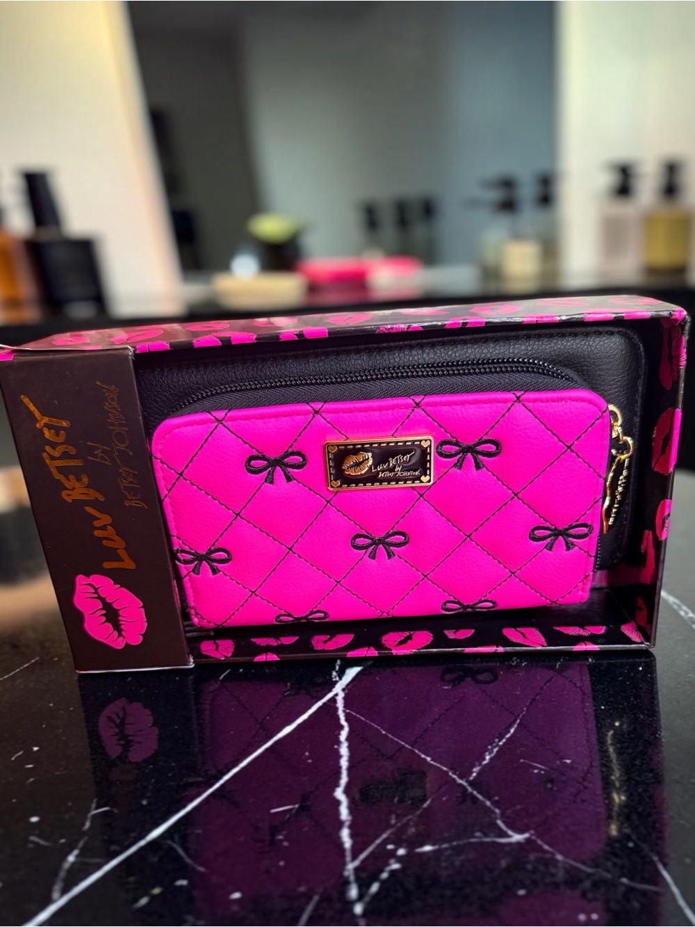 Luv Betsey by Betsey Johnson Lauren Wallet/Wristlet Black & Fuchsia NWT in Box